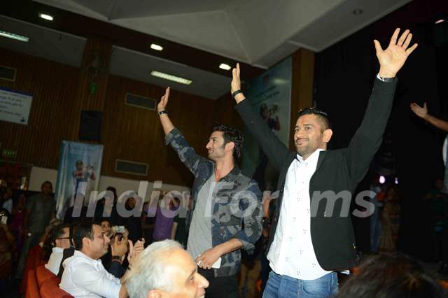 Mahendra Singh Dhoni and Sushant Singh Rajput at Trailer launch of movie 'MS Dhoni:The Untold Story'