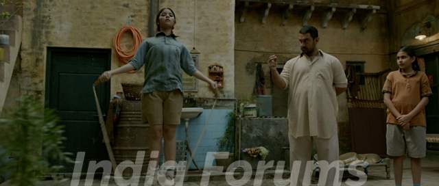 Still of Aamir Khan, Zaira Wasim and Suhani Bhatnagar from Dangal