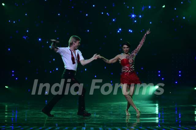 Aashka Goradia performs with her boyfriend Brent Goble on 'Nach Baliye'