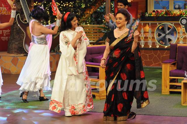 Fun moments with Asha Parekh and Helen on the sets of 'The Kapil Sharma Show'