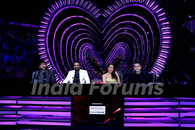 Judges - Terence Lewis, Remo D'souza , Sonakshi Sinha and Mohit Suri