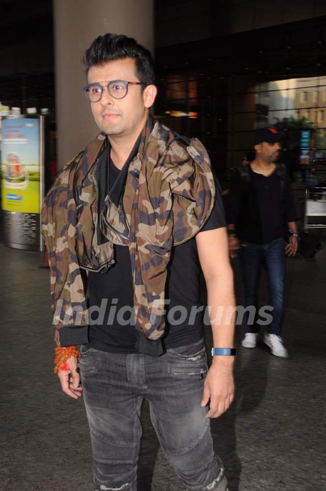 Sonu Nigam at the Airport