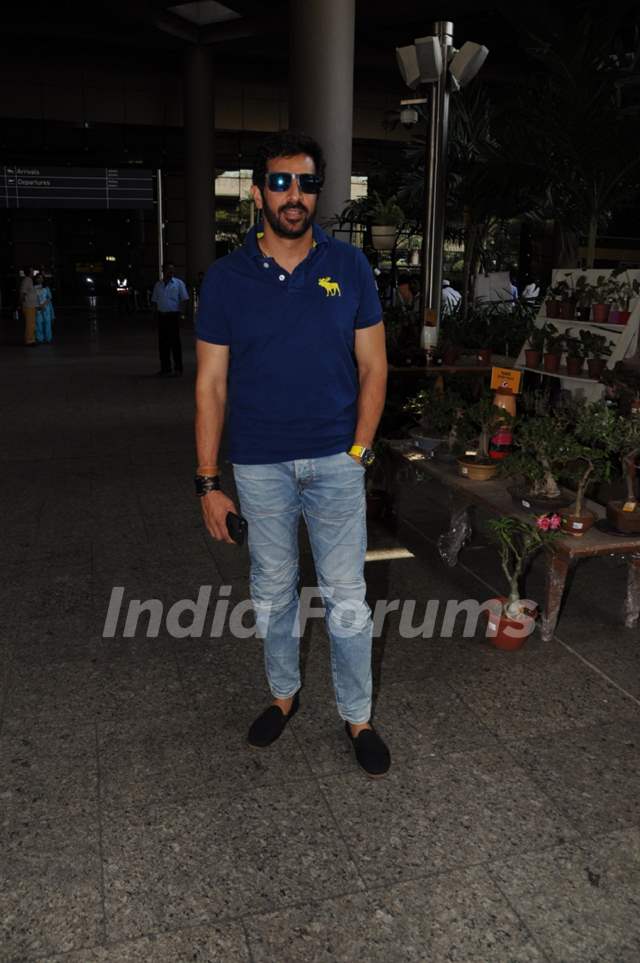 Kabir Khan at the Airport Photo