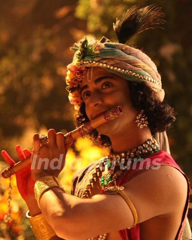 Krishna playing flute still from RadhaKrishn