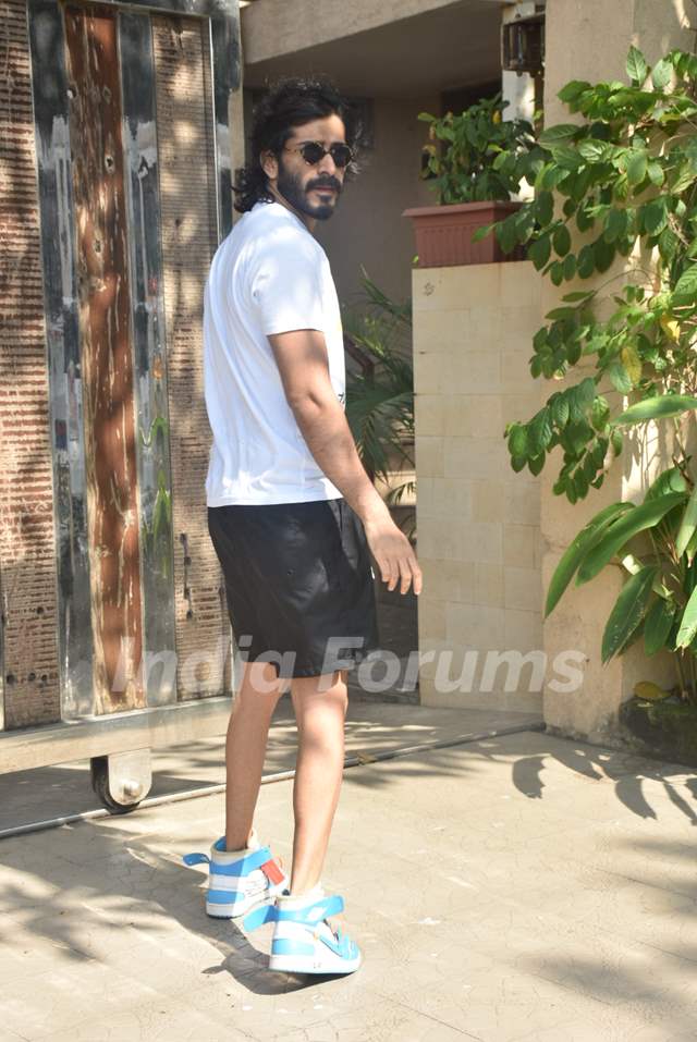 Harshvarrdhan Kapoor Aces Street Style In A Funky Black Tee & Pricey Beach  Shorts