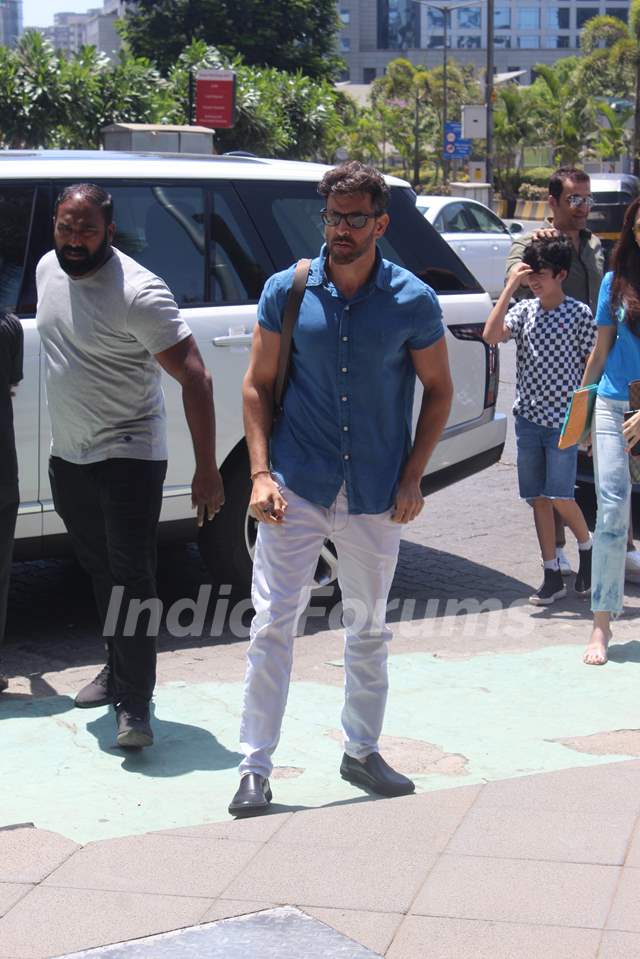 Hrithik Roshan spends time with family