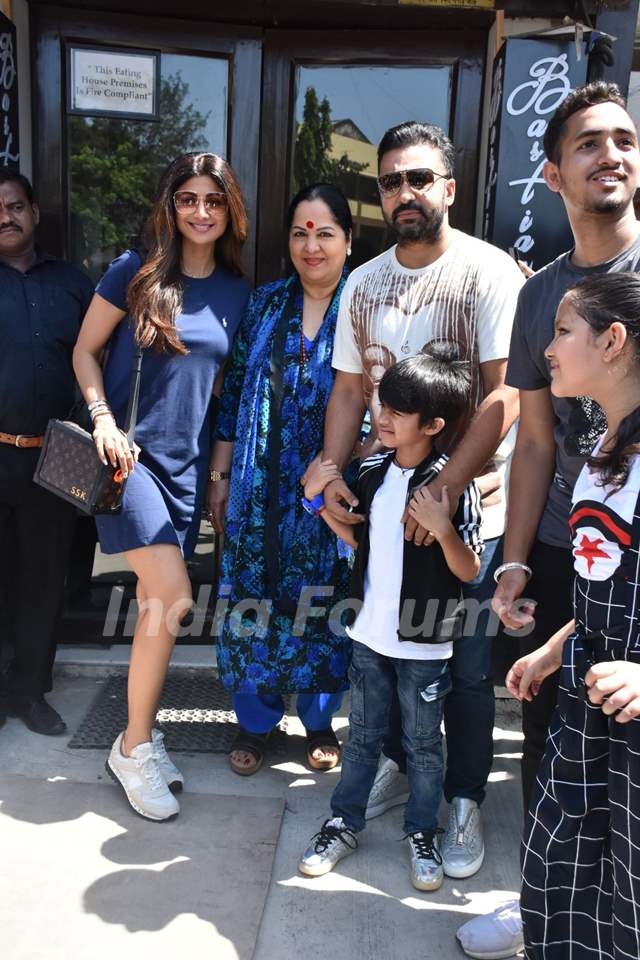 Shilpa Shetty snapped with family!