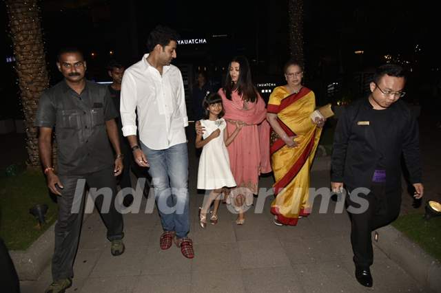 Aishwarya Rai Bachchan And Abhishek Bachchan With Daughter Spotted