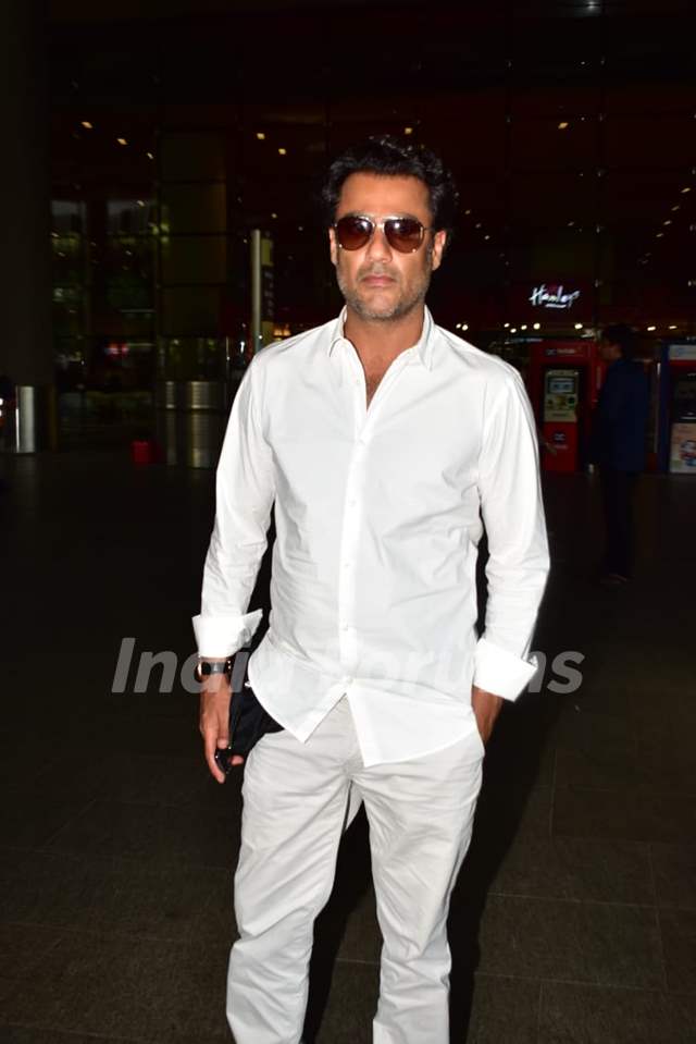 Abhishek Kapoor snapped at the Airport
