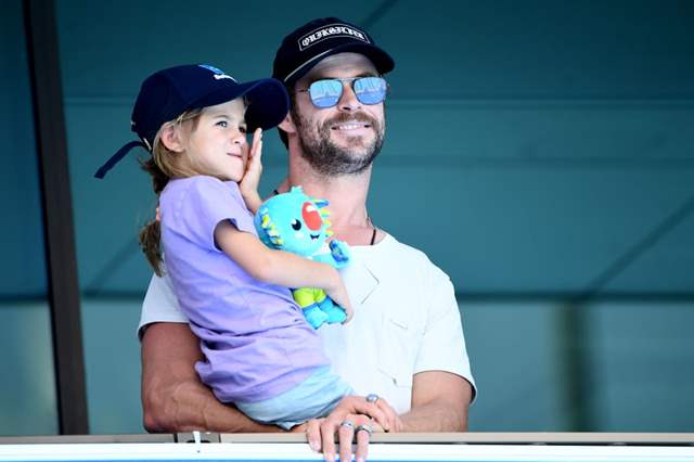Chris Hemsworth with daughter India