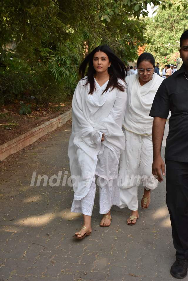 Aishwarya Rai Bachchan at Sheetal Jain's funeral