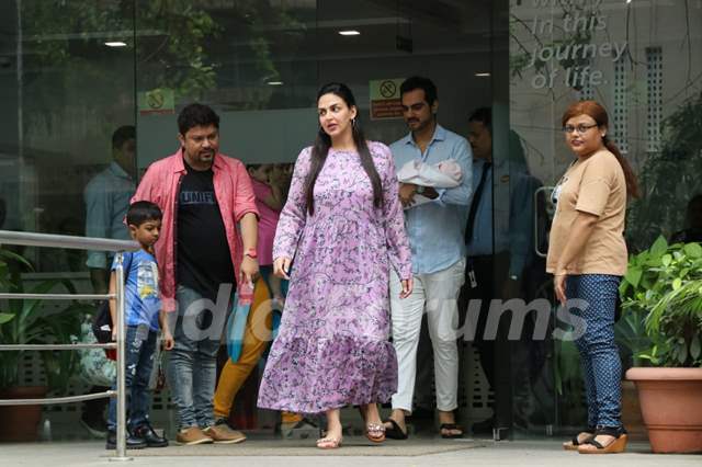 Esha Deol and Bharat Takhtani spotted with their daughters outside the hospital