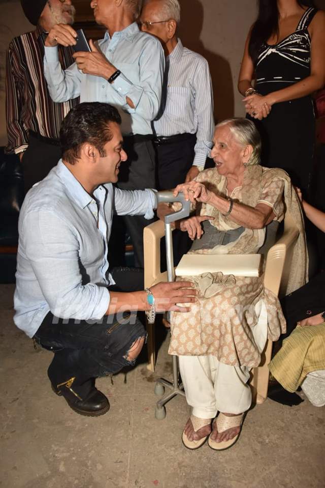 Salman Khan-Katrina Kaif hold a special screening of Bharat for 1947 partition witnesses