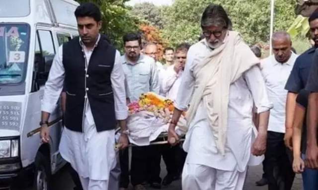 Amitabh Bachchan and Abhishek Bachchan perform the last rituals for their secretary