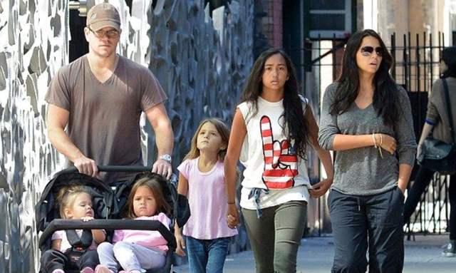 Matt Damon with his daughters and wife