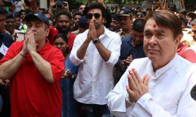 the kapoor family celebrating ganesh chaturthi