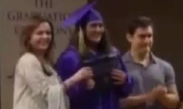 sara ali khan during her graduation