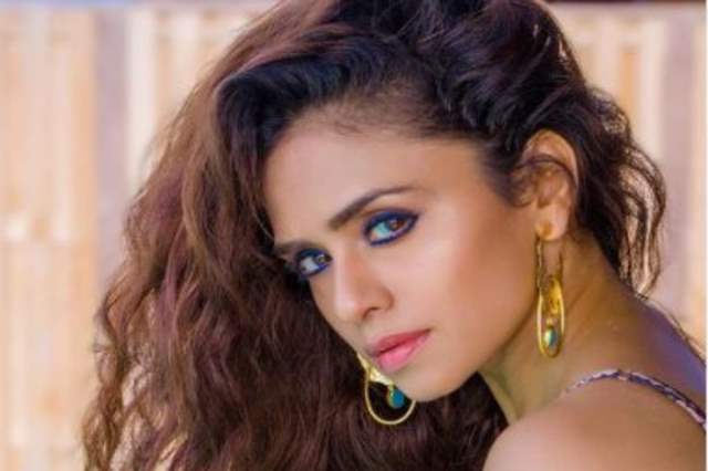 amruta Khanvilkar