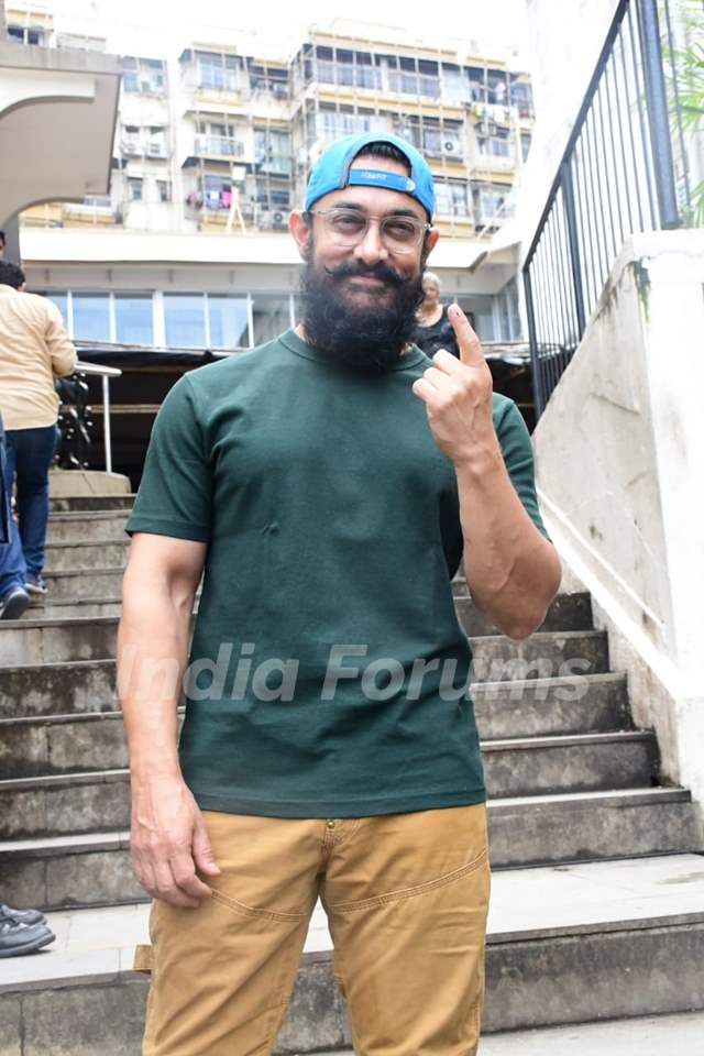 Aamir Khan casts his vote