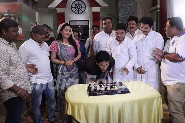 Aasif Sheikh celebrates his Birthday on the sets.