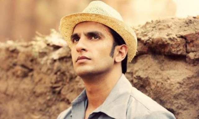 Here S Why Ranveer Singh Stapled His Stomach In Lootera India Forums