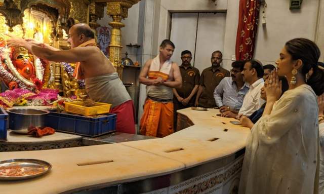 deepika padukone siddhivinayak