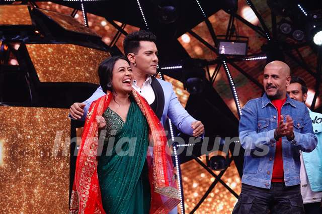 Aditya Narayan and Neha on Indian Idol 11