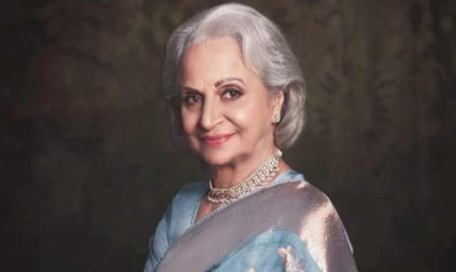 Eternal Diva Waheeda Rehman is our timeless beauty in those elegant six  yards by Sabyasachi and Ashdeen