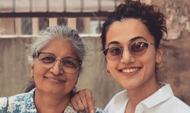 Taapsee Pannu with her mother