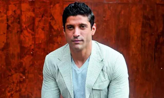 Farhan Akhtar Donates 1000 PPE Kits to Mumbai Hospitals