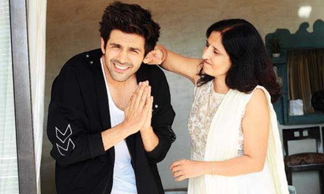 Kartik aaryan with mom Mala Tiwari