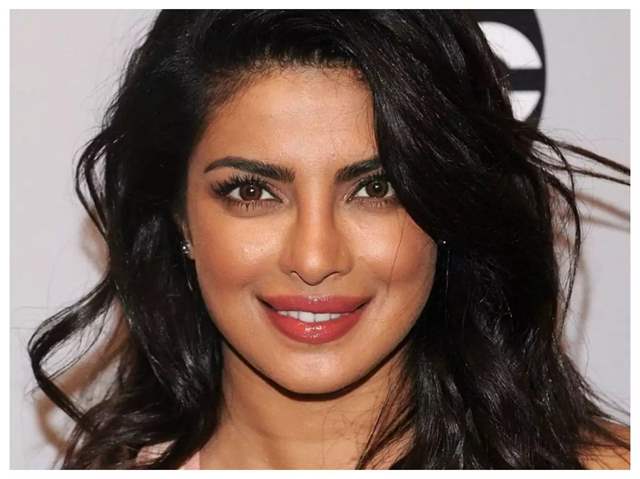 Priyanka Chopra's Sparkling Eyes are Captivating Hearts as She Steps ...