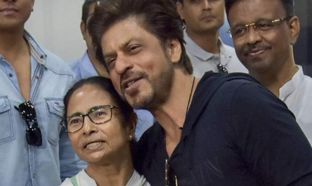 Shahrukh Khan along with wife Gauri Khan kolkata amphan