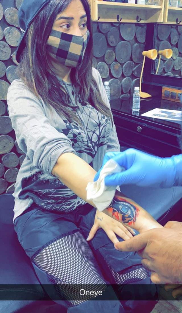 Hania Aamir draws fire from fans over Powerpuff Girls' tattoo