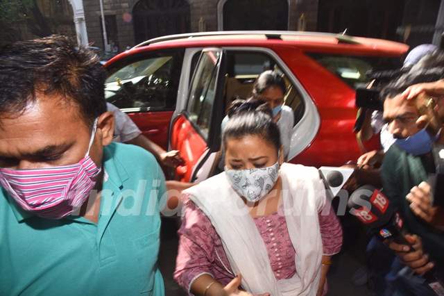 Bharti Singh And Husband Haarsh Limbachiyaa Arrive At Ncb Office Media