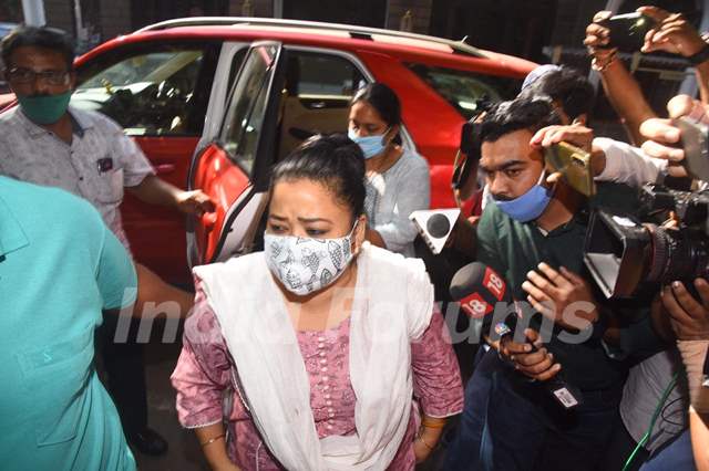 Bharti Singh And Husband Haarsh Limbachiyaa Arrive At Ncb Office Media