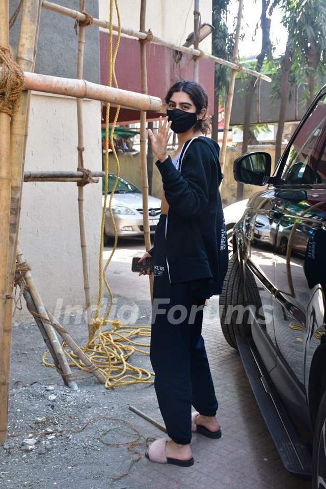 Khushi Kapoor's first try at yoga's Warrior II on Pilates Reformer, see all  pics