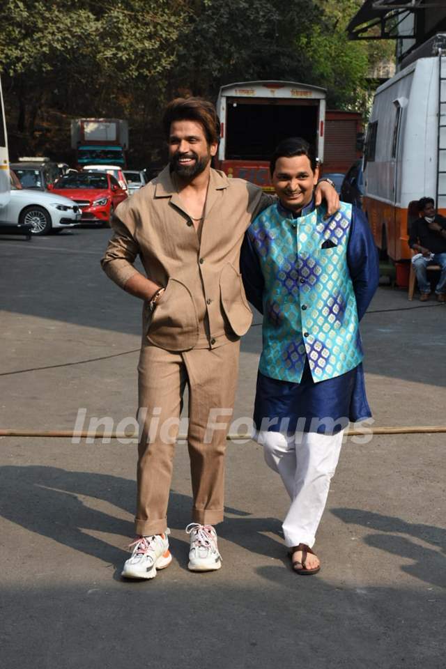 Rithvik Dhanjani and Paritosh Tripathi snapped behind the sets of Super Dancer Chapter 4