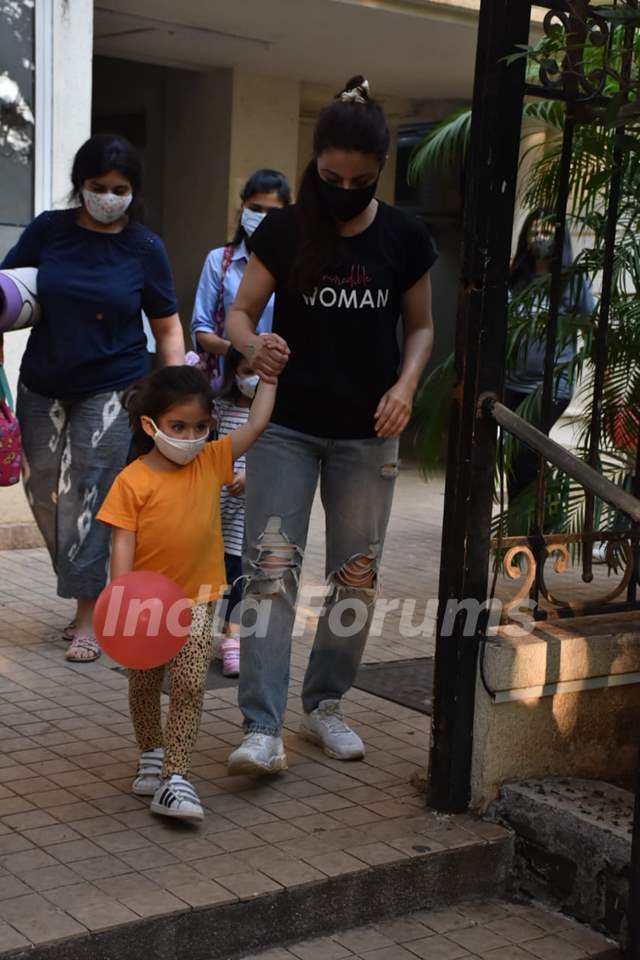 Soha Ali Khan with her daughter Inayaa at Bandra