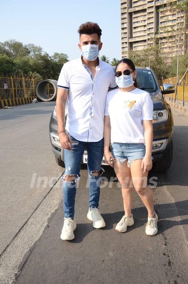 Jay Bhanushali and Mahhi Vij snapped at Versova, Andheri