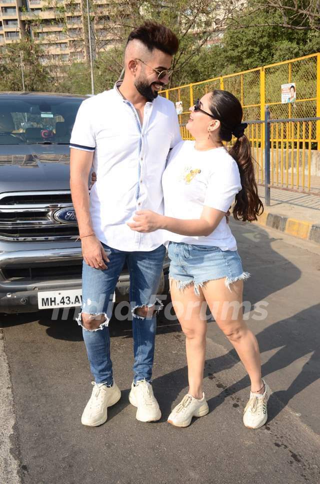 Jay Bhanushali and Mahhi Vij snapped at Versova, Andheri