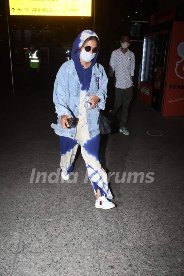Hina Khan arrives at Mumbai airport