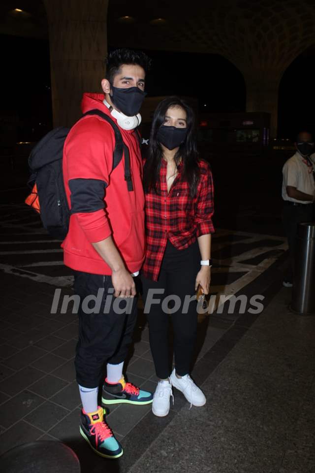 Varun Sood and Divya Agarwal snapped at Mumbai airport