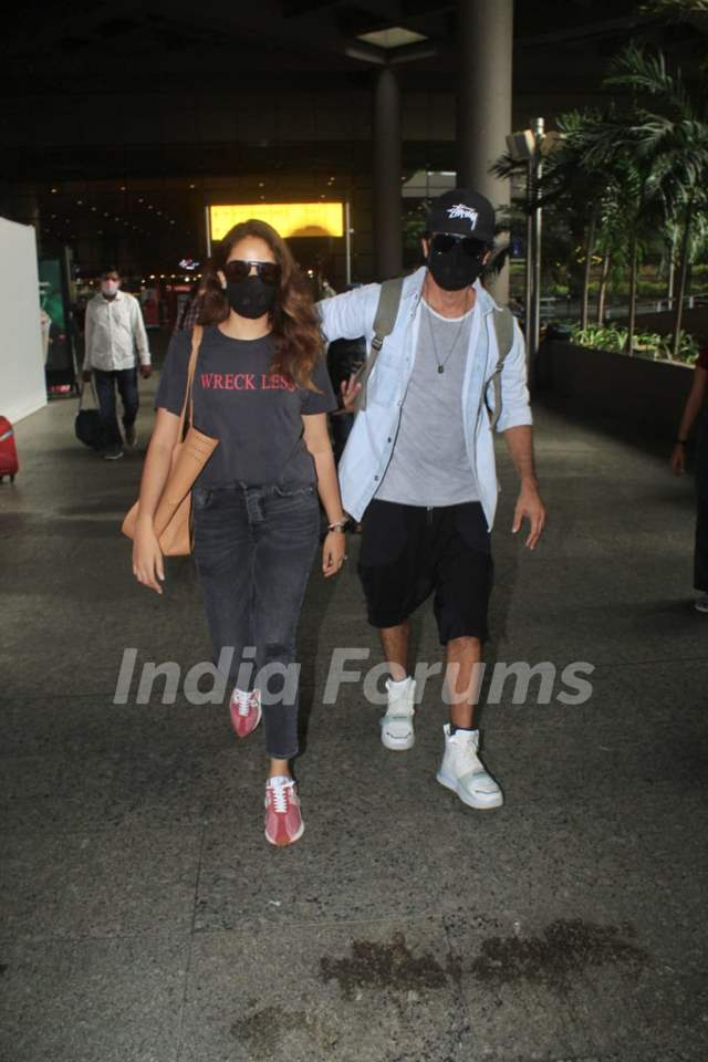 Shahid Kapoor and Mira Rajput snapped arriving at airport on Sunday!