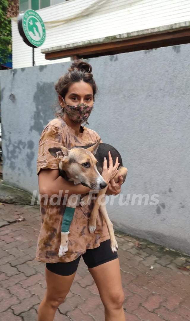 Shibani Dandekar snapped at a pet store