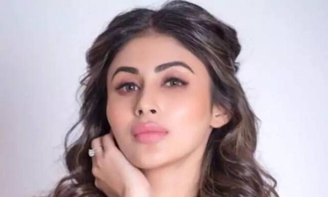 Mouni Roy 