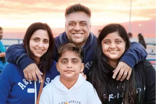 Ram Kapoor with family