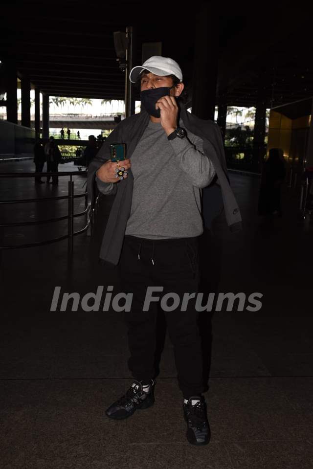 Sonu Nigam arrived back to Mumbai