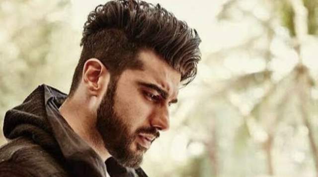 Always wondering if she's watching me from up there: Arjun Kapoor posts an  emotional note for ...