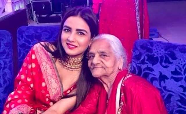 Jasmin Bhasin with her grandmother